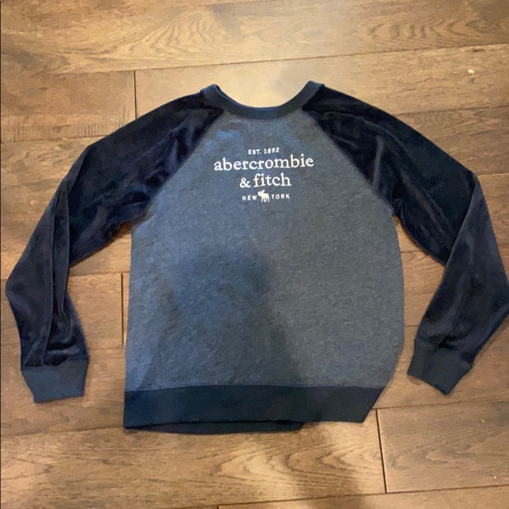 cute navy pullover sweatshirt!